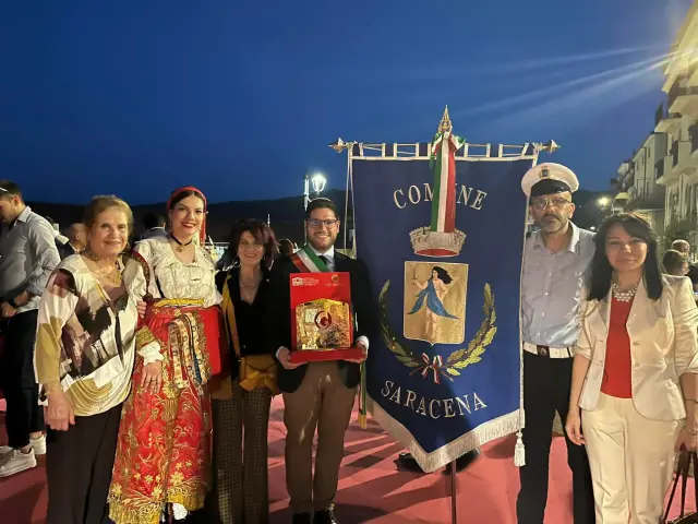 Questo pomeriggio abbiamo partecipato alla I edizione del Festival del costume tradizionale calabrese a San Giovanni in Fiore