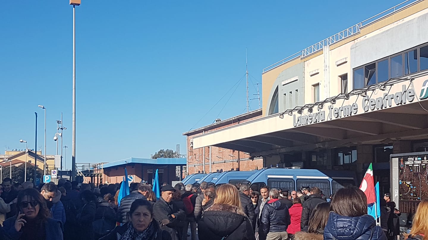 Anche oggi presenti a Lamezia Terme insieme ai lavoratori ex Lsu-Lpu